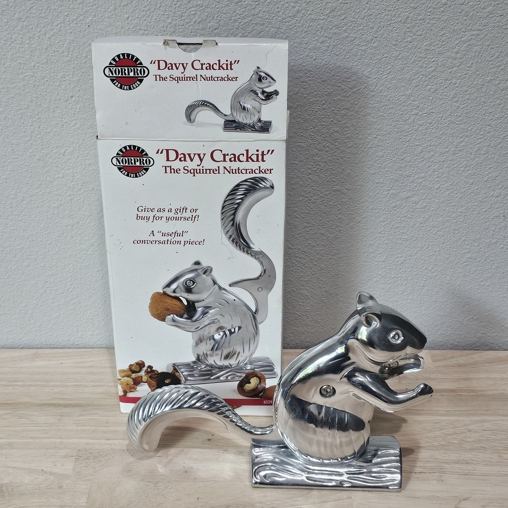 DAVY CRACKIT CAST ALUMINUM SQUIREL NUTCRACKER